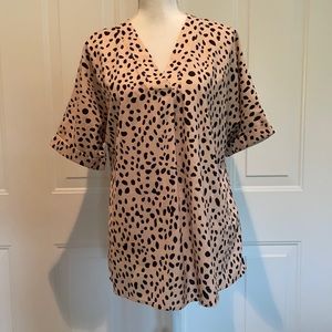 SHEIN Women’s SZ M Oink with Black Polka Dots V-Neck Short Sleeve Top